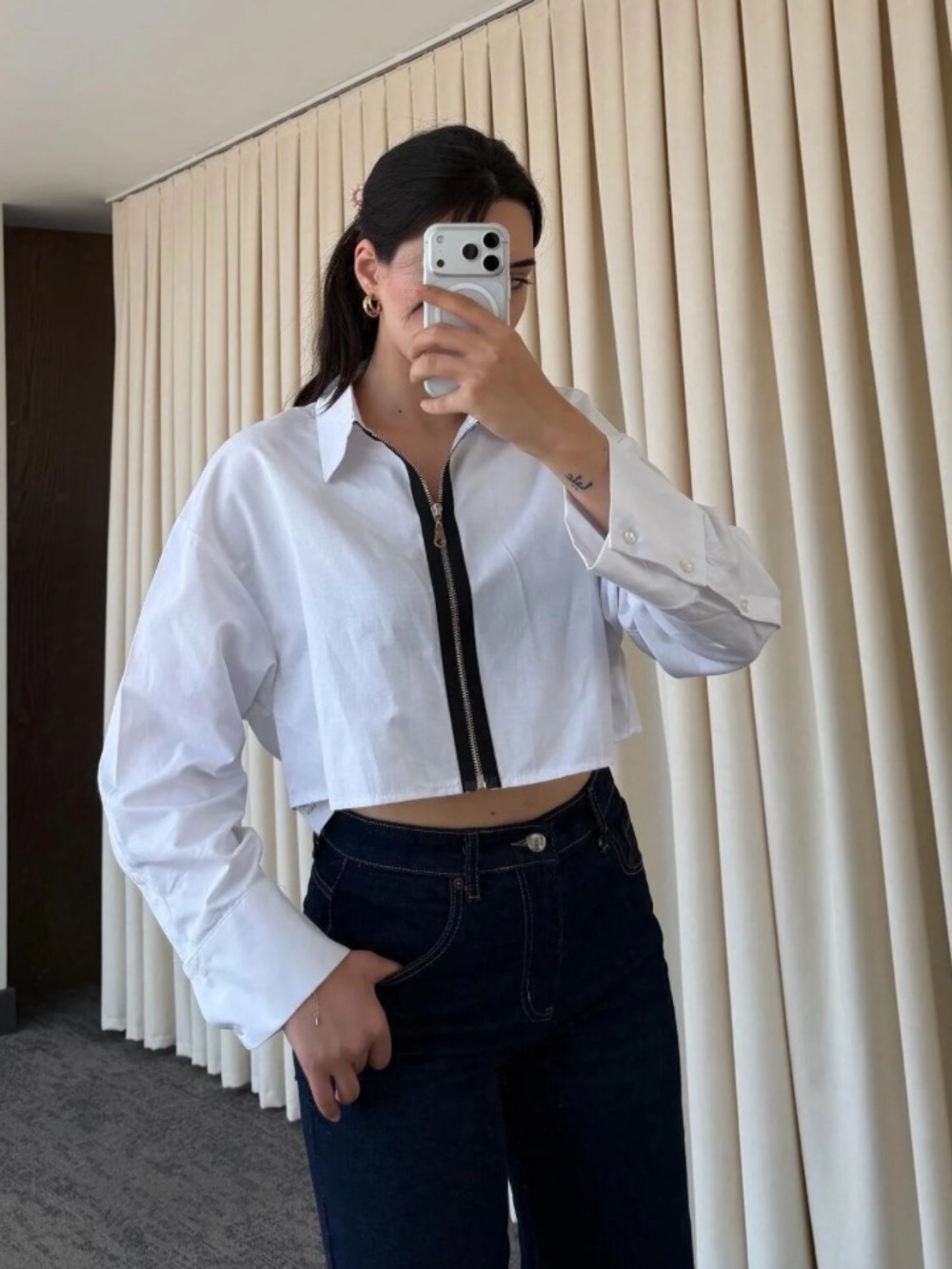 •THRILL• Cropped White Collared Shirt w/ Black Front Zipper - Approved Original